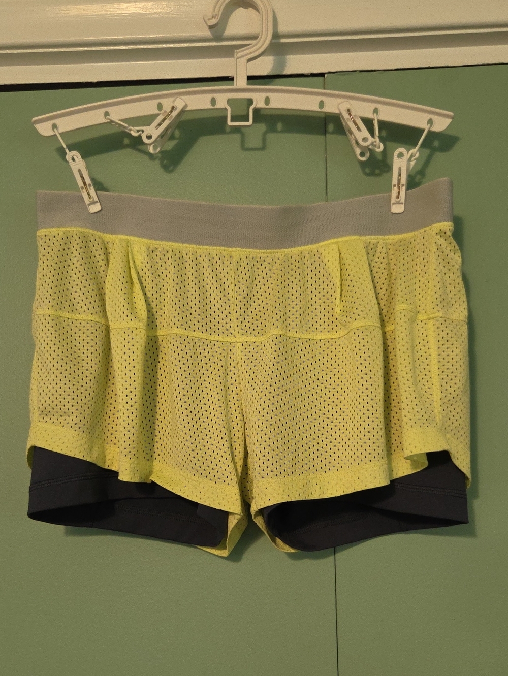 Nike Layered Mesh Athletic Shorts Yellow And Blue Size Large